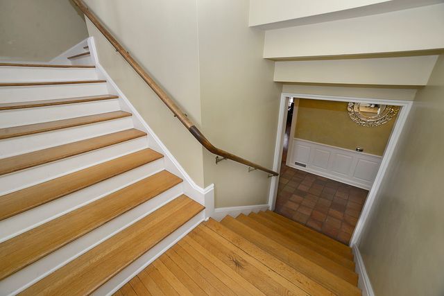 2221 Twin Oak Road, Peru, IL 61354