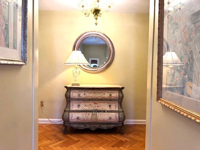 2221 Twin Oak Road, Peru, IL 61354