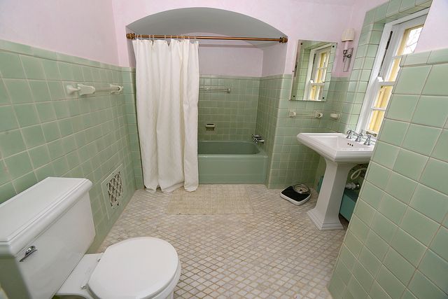 2221 Twin Oak Road, Peru, IL 61354