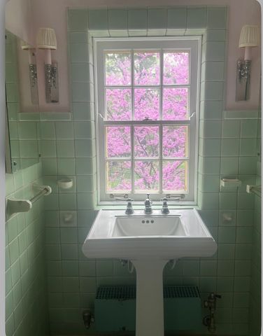 2221 Twin Oak Road, Peru, IL 61354