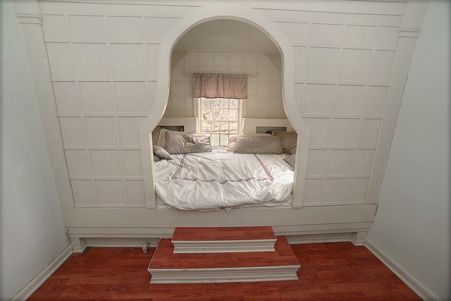 2221 Twin Oak Road, Peru, IL 61354