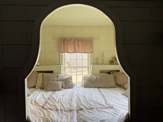 2221 Twin Oak Road, Peru, IL 61354