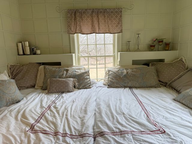 2221 Twin Oak Road, Peru, IL 61354