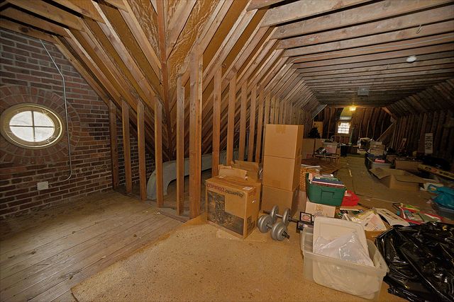 2221 Twin Oak Road, Peru, IL 61354