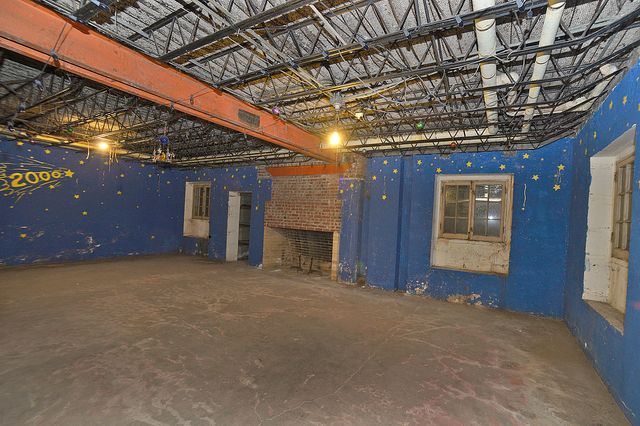 2221 Twin Oak Road, Peru, IL 61354