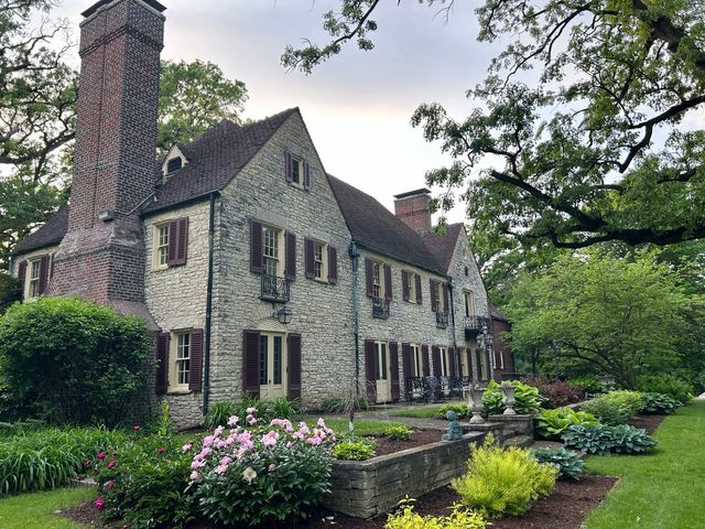 2221 Twin Oak Road, Peru, IL 61354