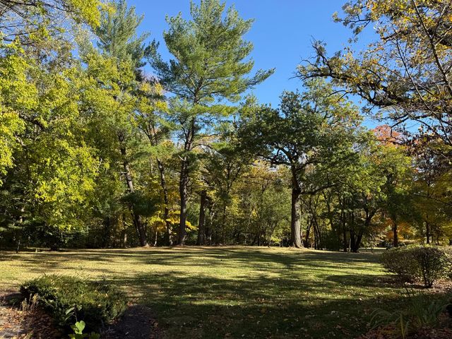 2221 Twin Oak Road, Peru, IL 61354