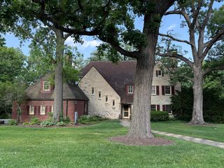 2221 Twin Oak Road, Peru, IL 61354