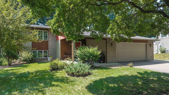 13 Woodcrest Drive, Circle Pines, MN 55014