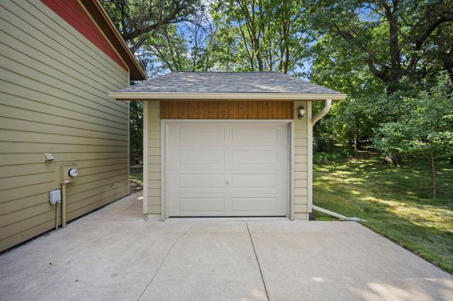 13 Woodcrest Drive, Circle Pines, MN 55014