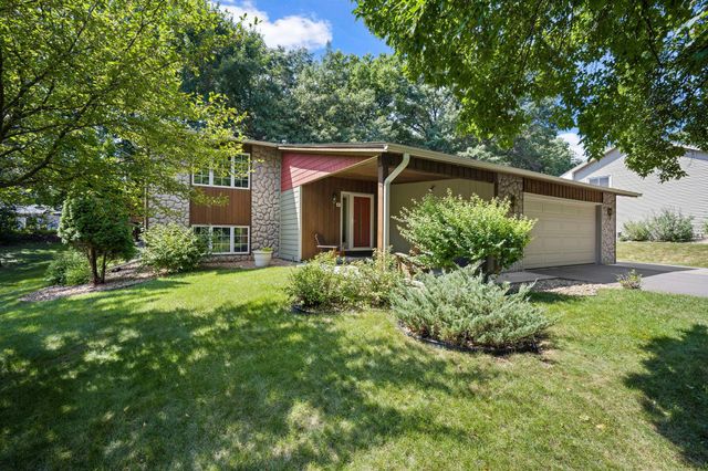 13 Woodcrest Drive, Circle Pines, MN 55014