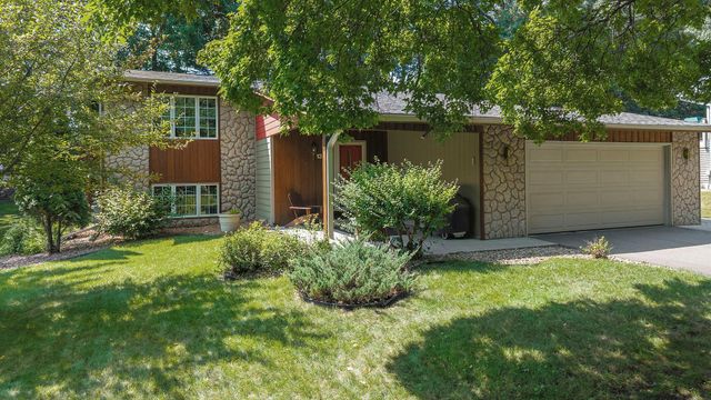 13 Woodcrest Drive, Circle Pines, MN 55014