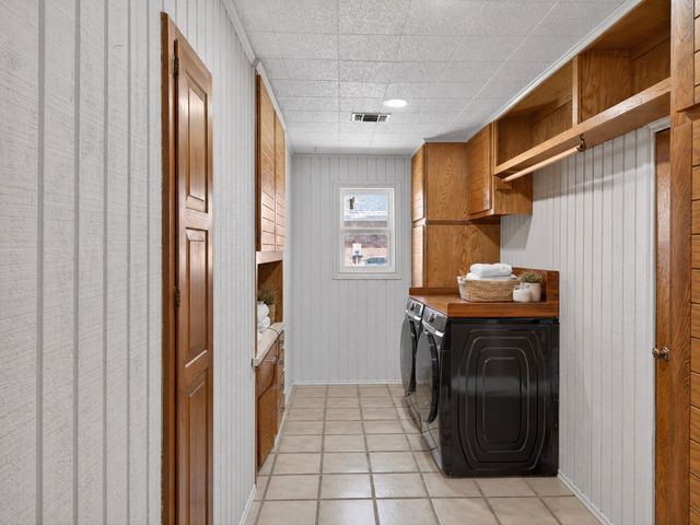 310 Navajo Trail, Gainesville, TX 76240