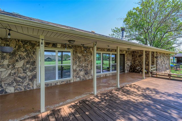 310 Navajo Trail, Gainesville, TX 76240
