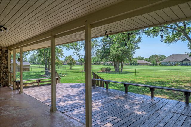 310 Navajo Trail, Gainesville, TX 76240