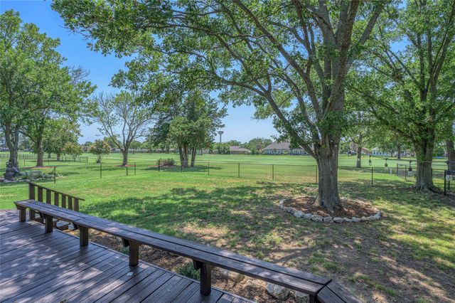 310 Navajo Trail, Gainesville, TX 76240
