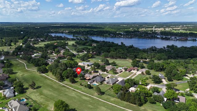 310 Navajo Trail, Gainesville, TX 76240