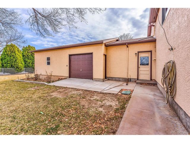 25451 Parkview Dr, Pueblo, CO 81006