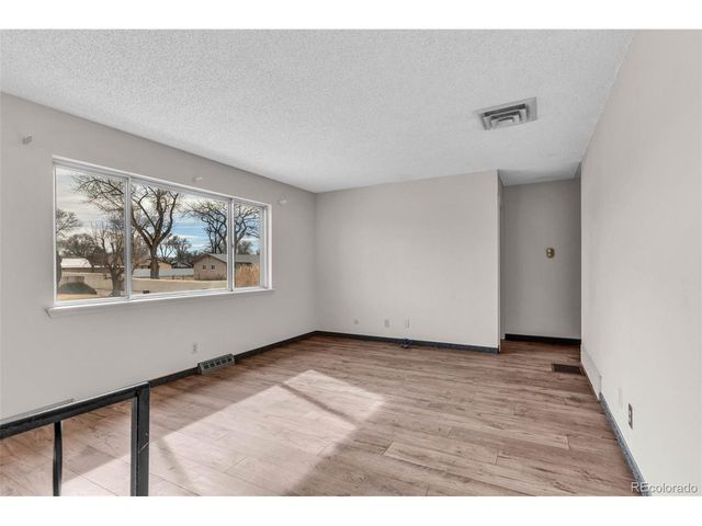 25451 Parkview Dr, Pueblo, CO 81006