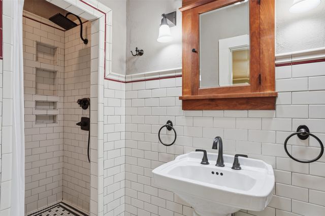 1208 Elizabeth Boulevard, Fort Worth, TX 76110