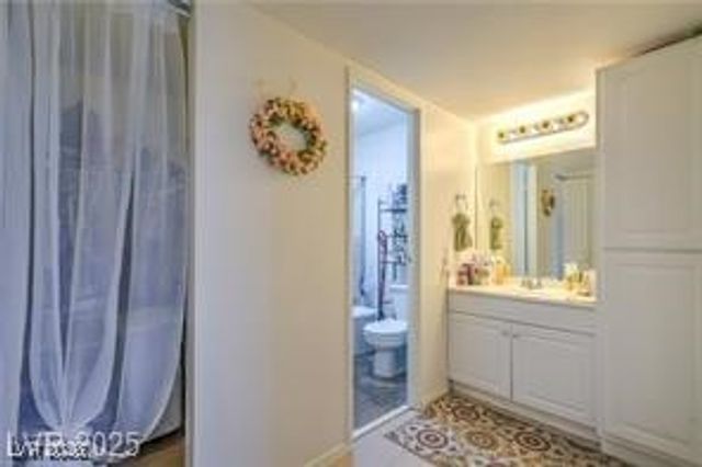 3930 University Center Drive 706, Las Vegas, NV 89119