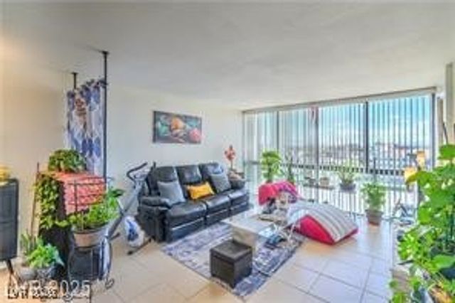 3930 University Center Drive 706, Las Vegas, NV 89119