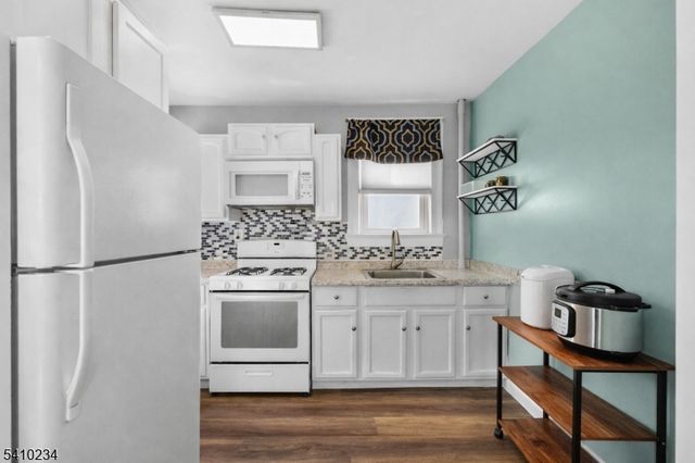 96 W Cherry St, Rahway City, NJ 07065