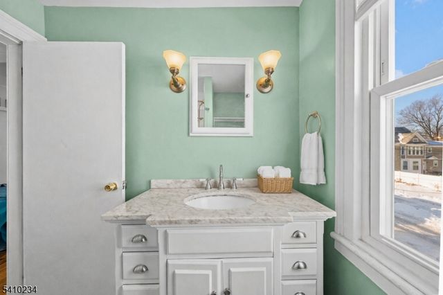 96 W Cherry St, Rahway City, NJ 07065