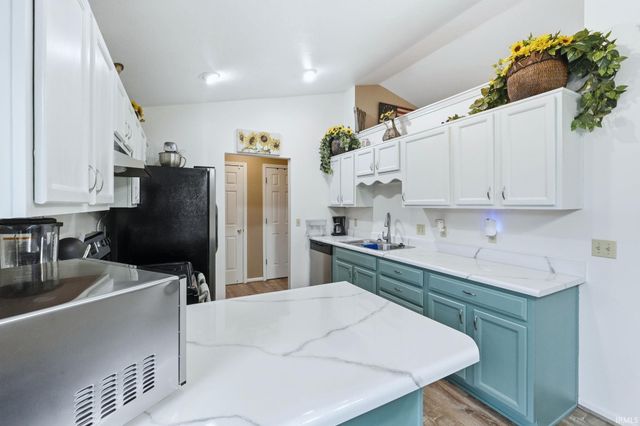 1102 Hideaway Drive, Auburn, IN 46706