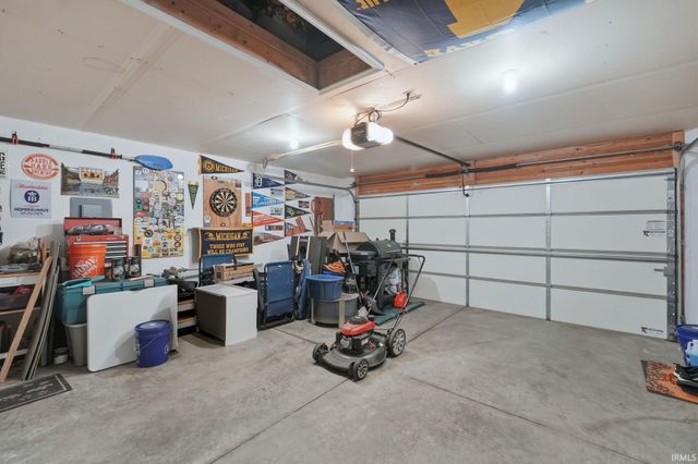 1102 Hideaway Drive, Auburn, IN 46706