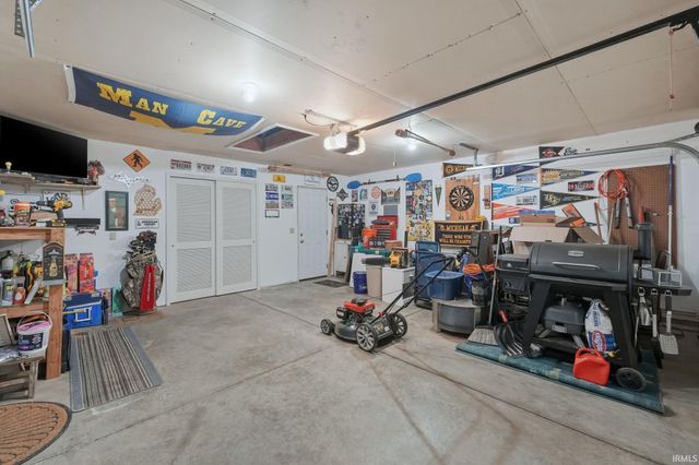 1102 Hideaway Drive, Auburn, IN 46706