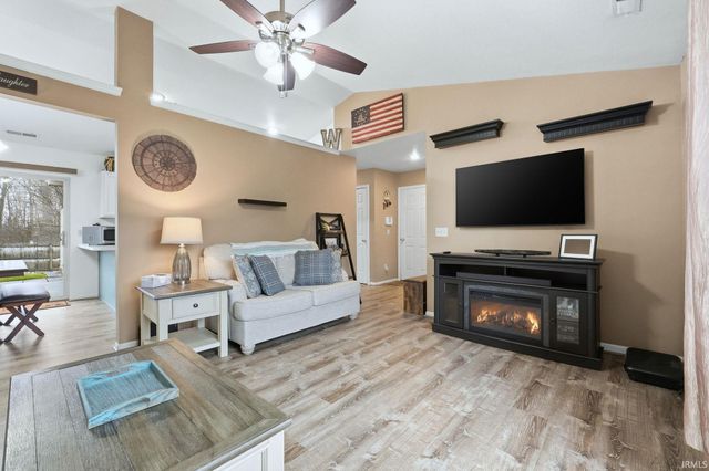 1102 Hideaway Drive, Auburn, IN 46706