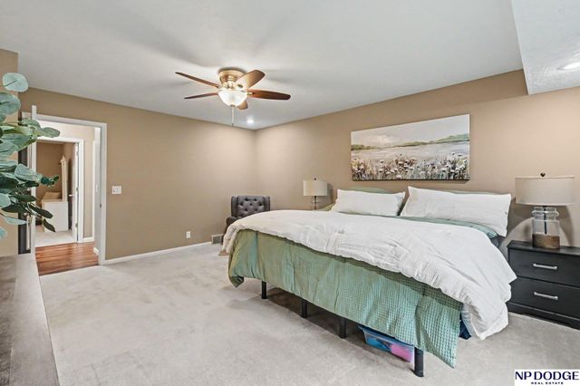 15827 Leavenworth Street, Omaha, NE 68118