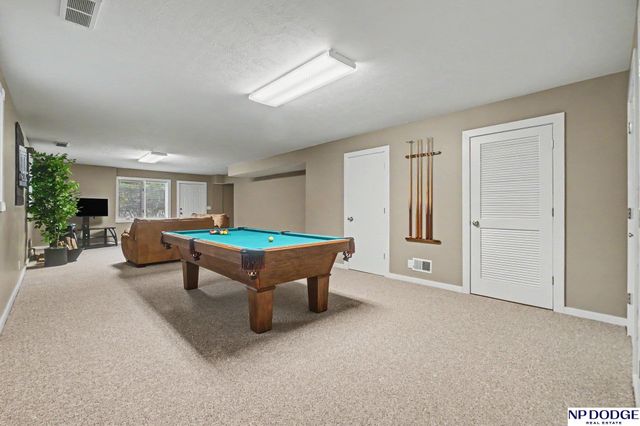 15827 Leavenworth Street, Omaha, NE 68118