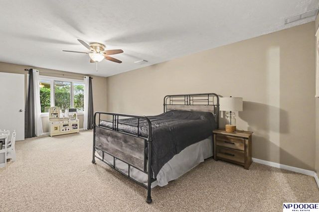 15827 Leavenworth Street, Omaha, NE 68118