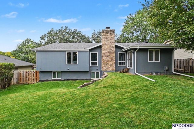 15827 Leavenworth Street, Omaha, NE 68118
