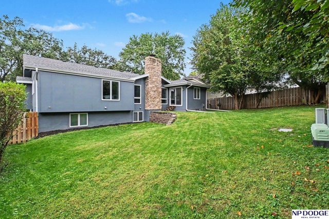15827 Leavenworth Street, Omaha, NE 68118
