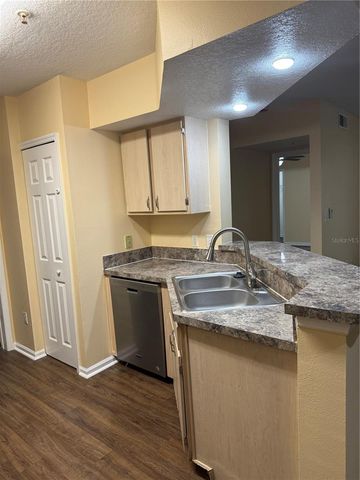 738 CREST PINES DRIVE 718, Orlando, FL 32828