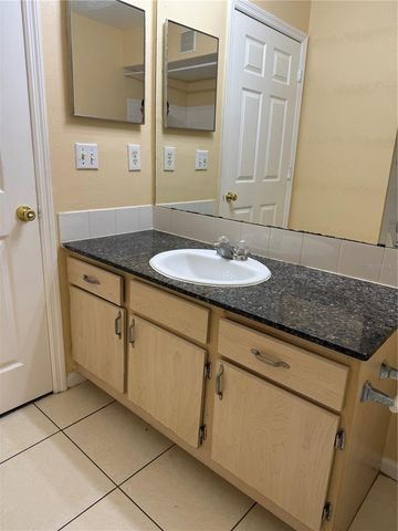 738 CREST PINES DRIVE 718, Orlando, FL 32828