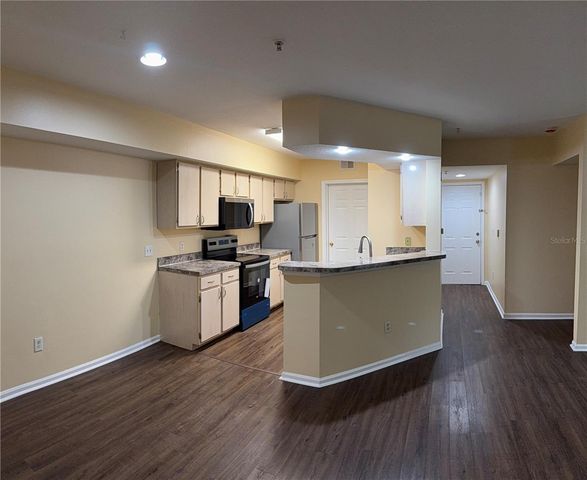 738 CREST PINES DRIVE 718, Orlando, FL 32828