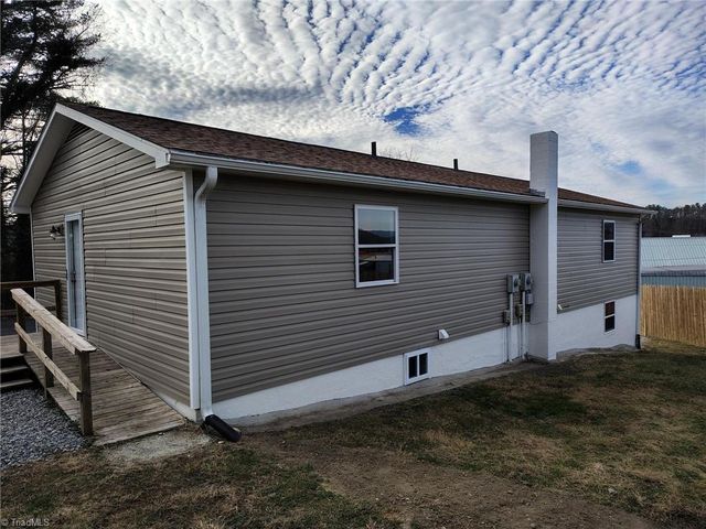 320 Olivia Avenue, Mount Airy, NC 27030