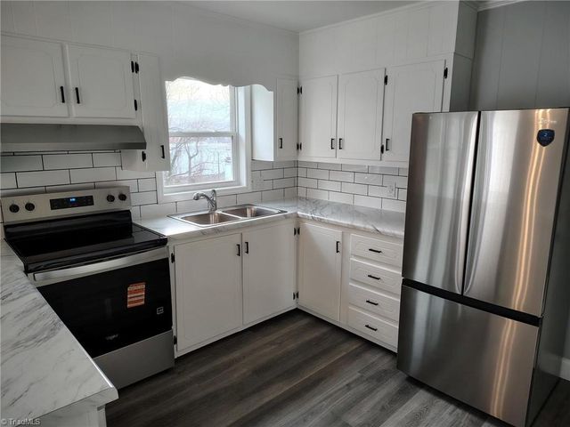 320 Olivia Avenue, Mount Airy, NC 27030