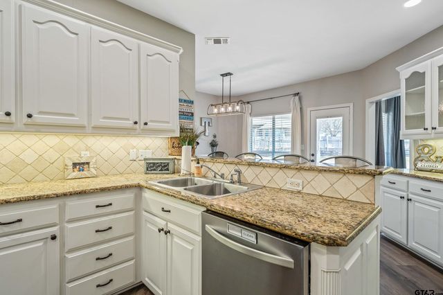 602 Windover Ln, Bullard, TX 75757