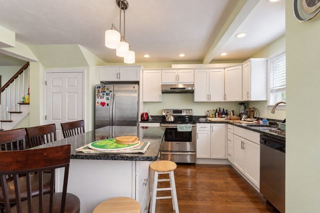 156 Elmwood Ave B, Quincy, MA 02170