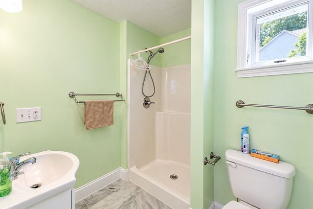 156 Elmwood Ave B, Quincy, MA 02170