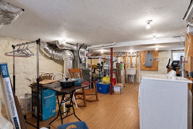 156 Elmwood Ave B, Quincy, MA 02170