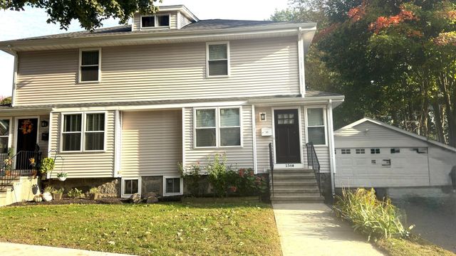156 Elmwood Ave B, Quincy, MA 02170