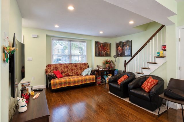 156 Elmwood Ave B, Quincy, MA 02170