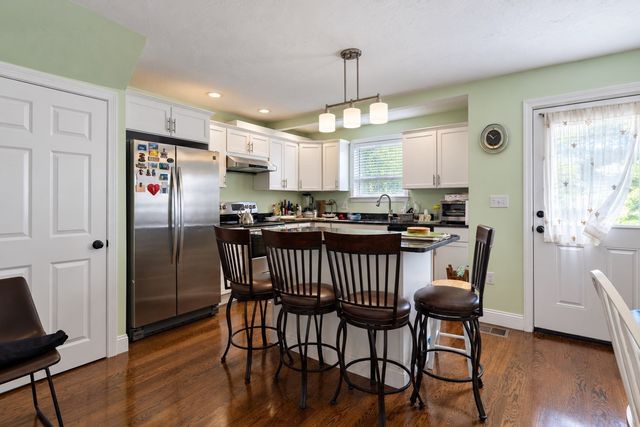 156 Elmwood Ave B, Quincy, MA 02170