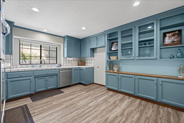 3401 Riverdale Way, Carmichael, CA 95608